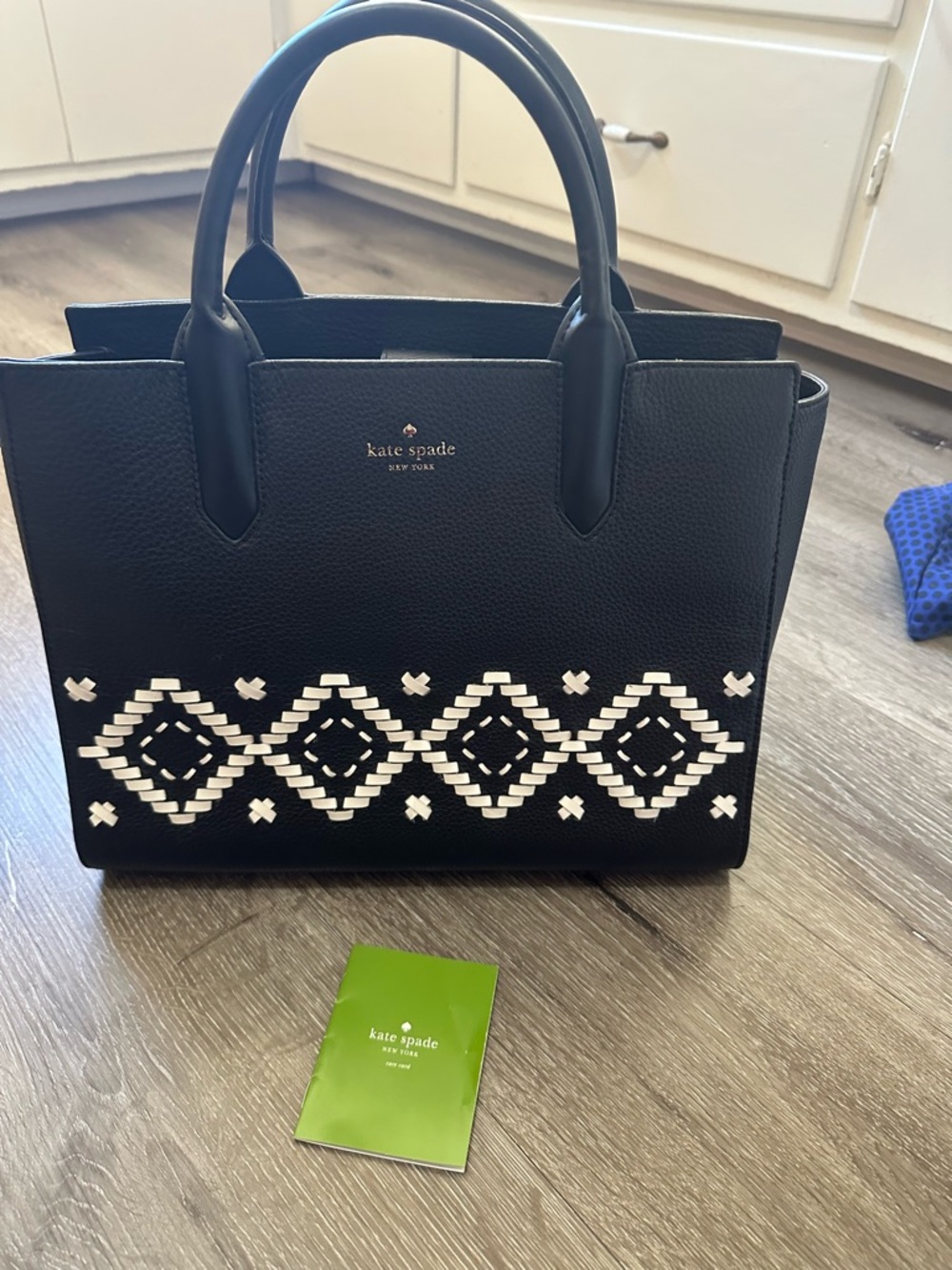 KATE SPADE BLACK WHITE
LEATHER LARGE FLYNN STREET
MERIWETHER HANDBAG